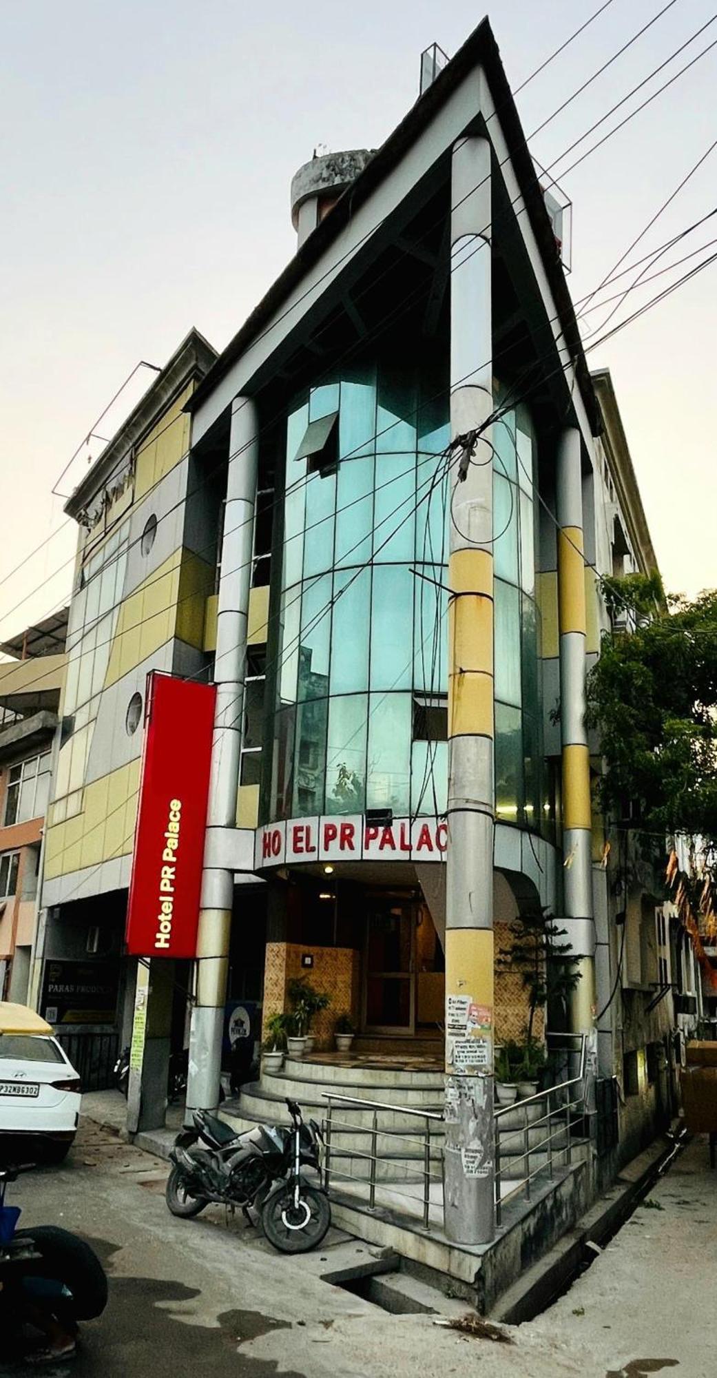 Hotel P R Palace ลัคเนา ภายนอก รูปภาพ