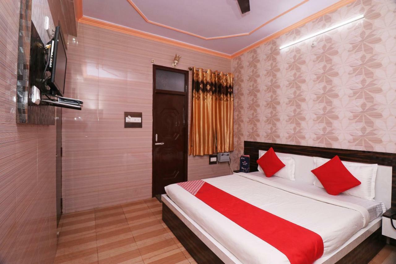 Hotel P R Palace ลัคเนา ภายนอก รูปภาพ