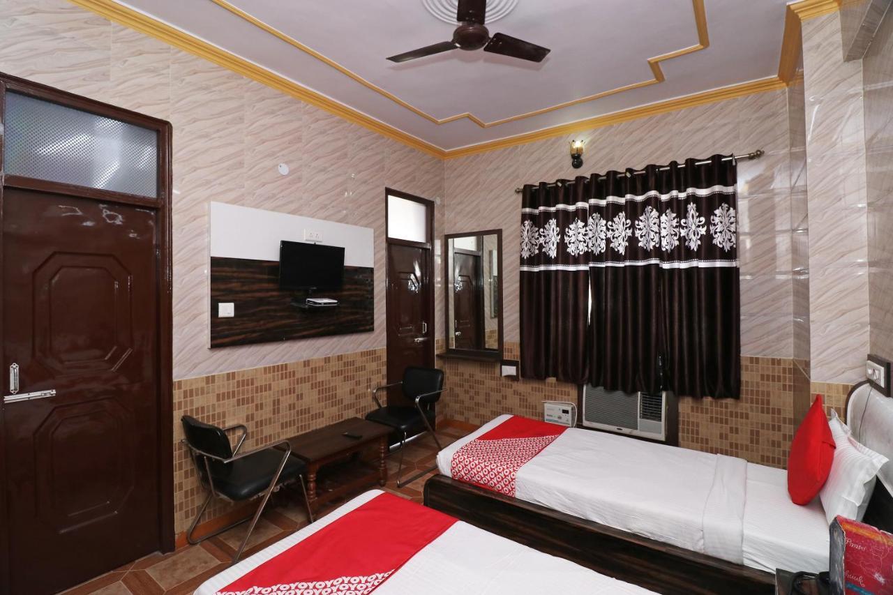 Hotel P R Palace ลัคเนา ภายนอก รูปภาพ